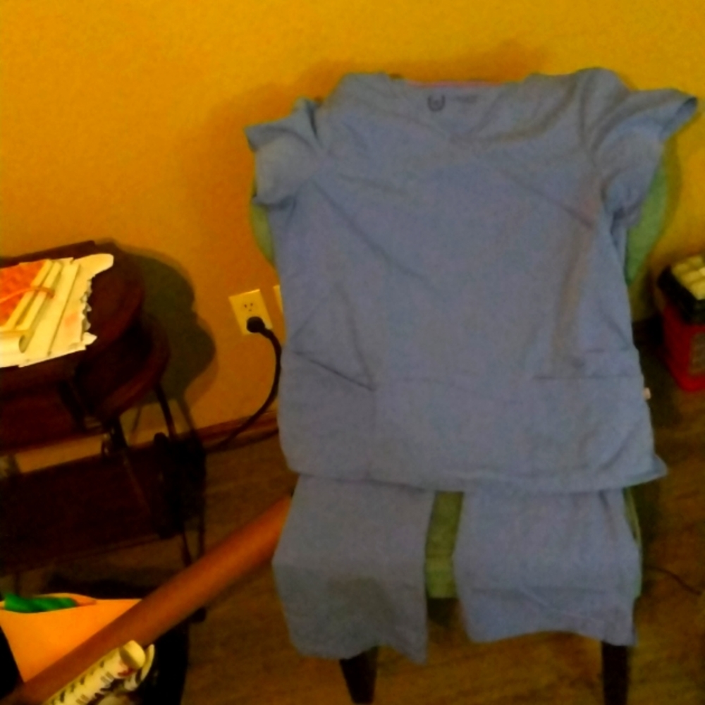 Scrub Set - Picture 3 of 3